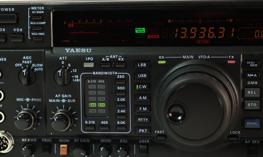 YAESU FT1000mp Amateur Ham Radio Transceiver FT1000MP 1000 MP NICE